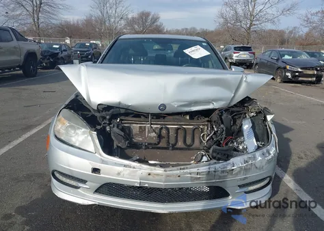 2011 Mercedes-Benz C 300 Sport 4Matic z USA, uszkodzony, nr VIN WDDGF8BBXBR163091